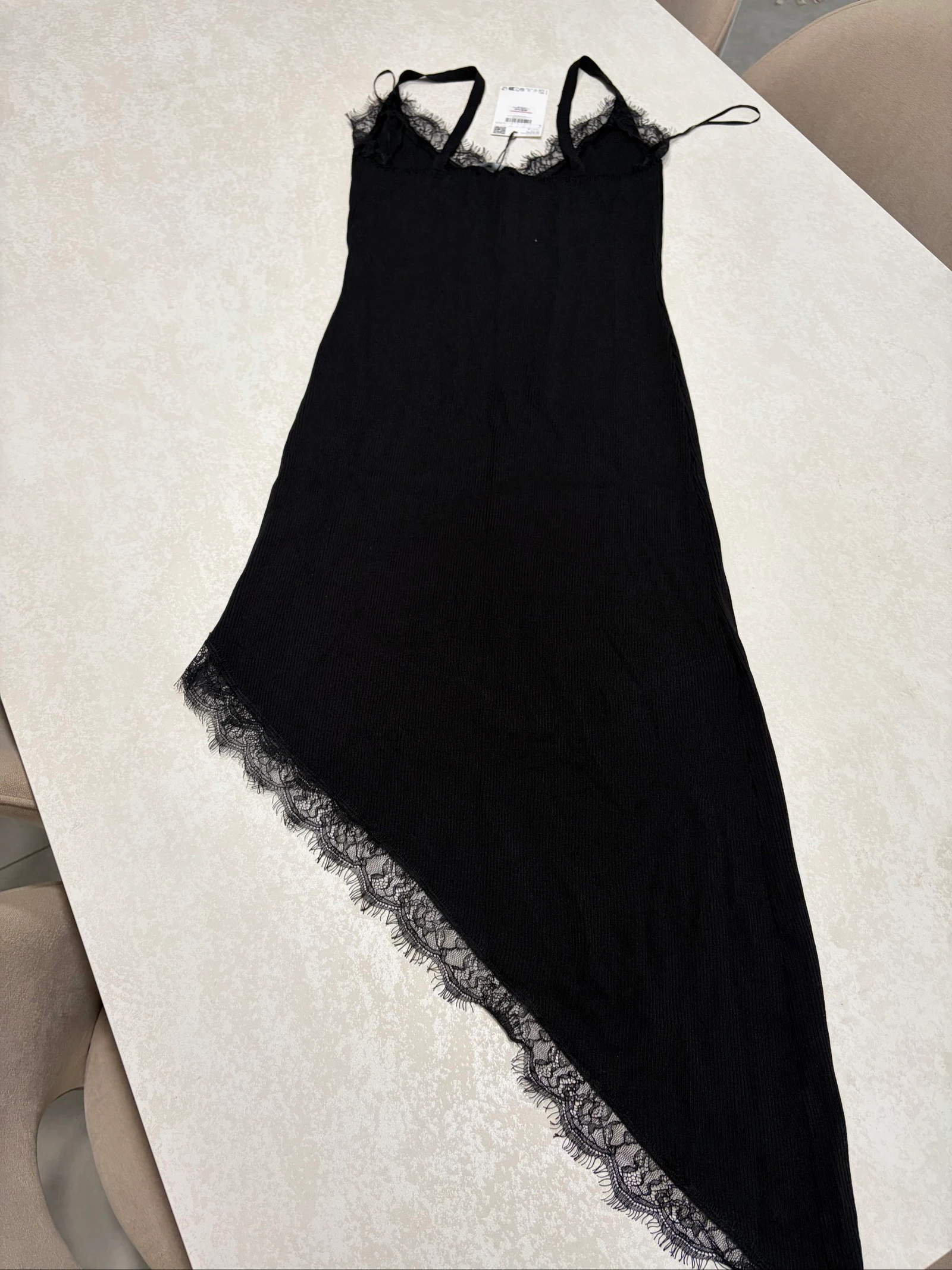 Vestido asimétrico de encaje Mango – photo 4